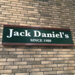 モールディングサイン 立体文字看板 豪華 綺麗 おしゃれ オリジナルデザイン 縁取り Jack Daniel's Since 1980 01