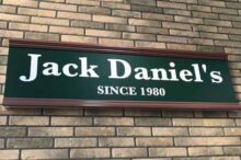 モールディングサイン 立体文字看板 豪華 綺麗 おしゃれ オリジナルデザイン 縁取り Jack Daniel's Since 1980 03